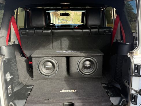 Used 2017 Jeep Wrangler Unlimited Rubicon image 8