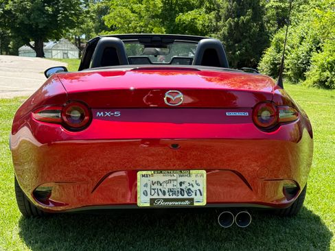Used 2025 MAZDA MX-5 Miata Sport RWD image 8