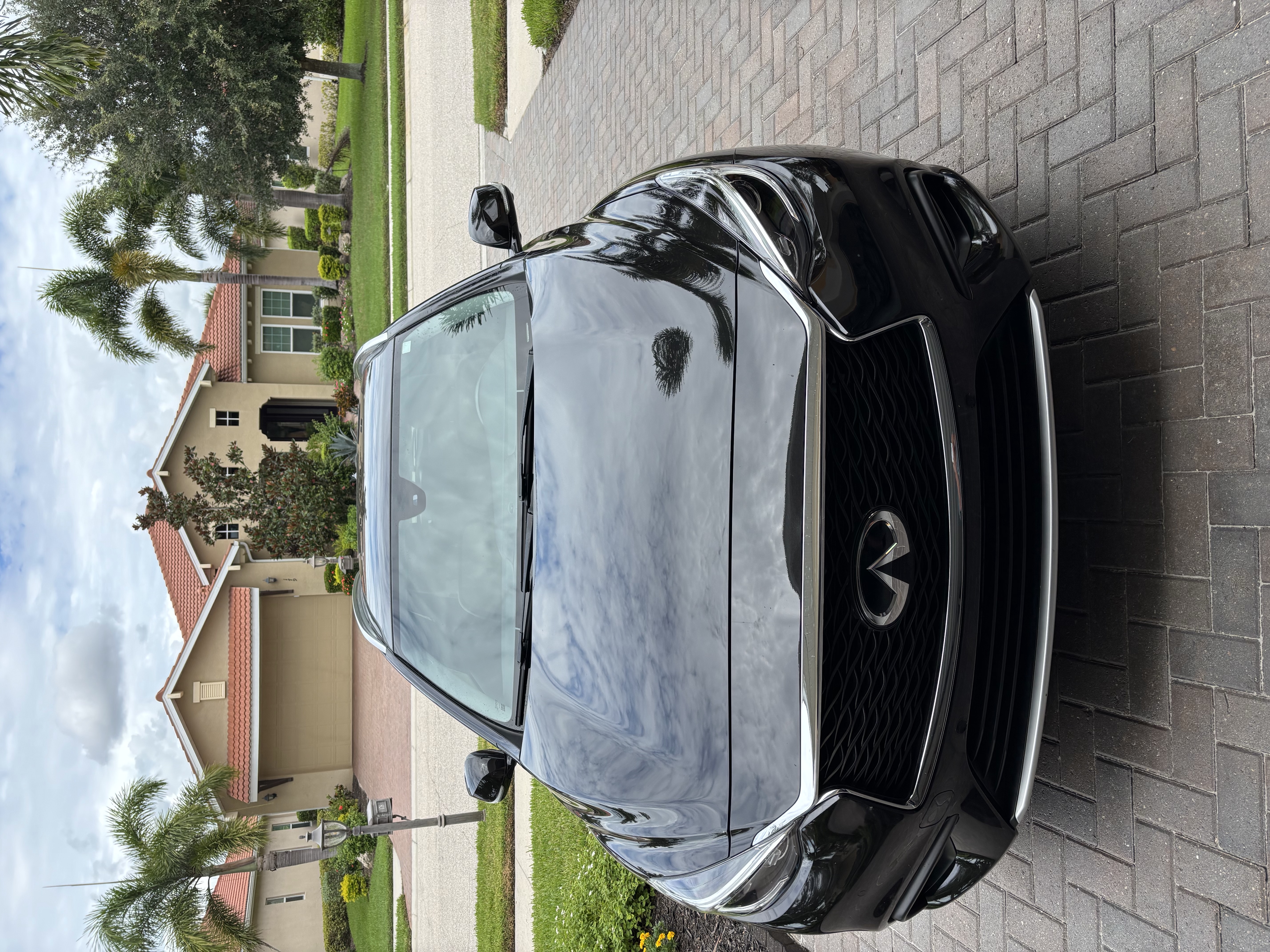 Used 2019 INFINITI QX30 w/ Navigation Package FWD image 2