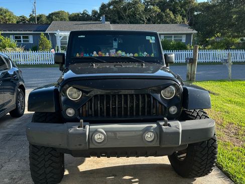 Used 2014 Jeep Wrangler Unlimited Sahara w/ Max Tow Package AWD/4WD image 6