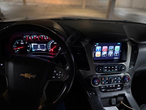 Used 2020 Chevrolet Suburban LT RWD image 9