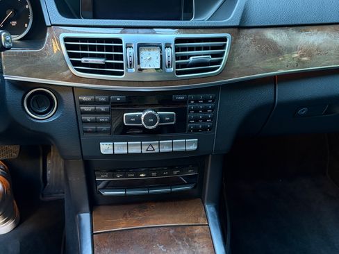 Used 2014 Mercedes-Benz E 350 E 350 4MATIC Sedan 4D image 23