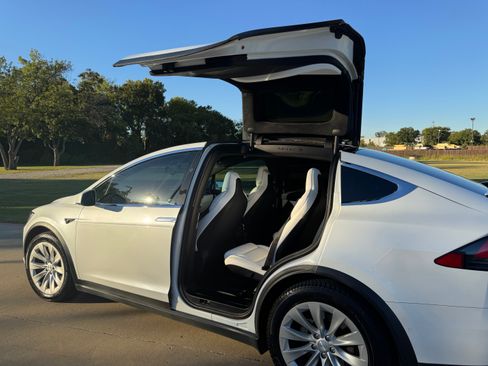 Used 2017 Tesla Model X 100D image 8