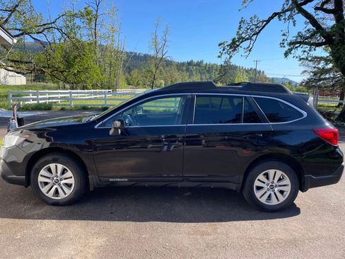 Used 2019 Subaru Outback 2.5i Premium image 13