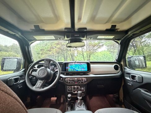 Used 2025 Jeep Gladiator Sport AWD/4WD image 22