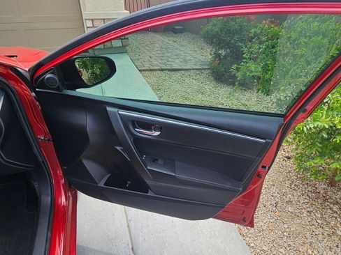 Used 2018 Toyota Corolla LE w/ Carpet Mat Package (TMS) image 16