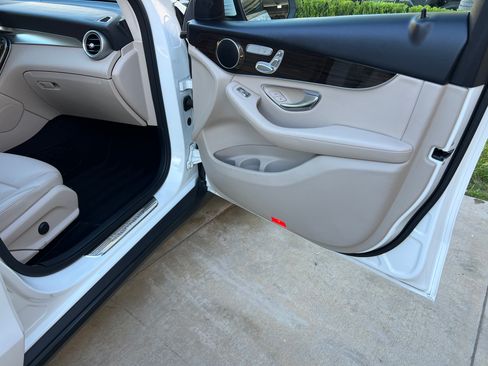 Used 2016 Mercedes-Benz GLC 300 300 Sport Utility 4D image 21