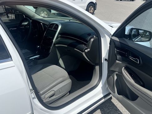 Used 2015 Chevrolet Malibu LT w/ Power Convenience Package FWD image 4
