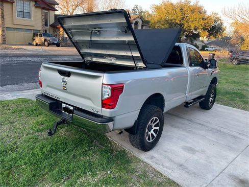 Used 2017 Nissan Titan SV RWD image 5