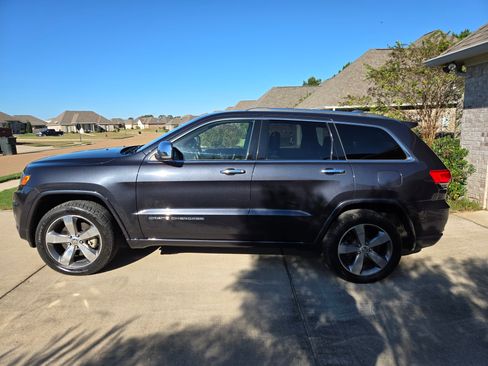 Used 2014 Jeep Grand Cherokee Overland w/ Advanced Technology Group image 9