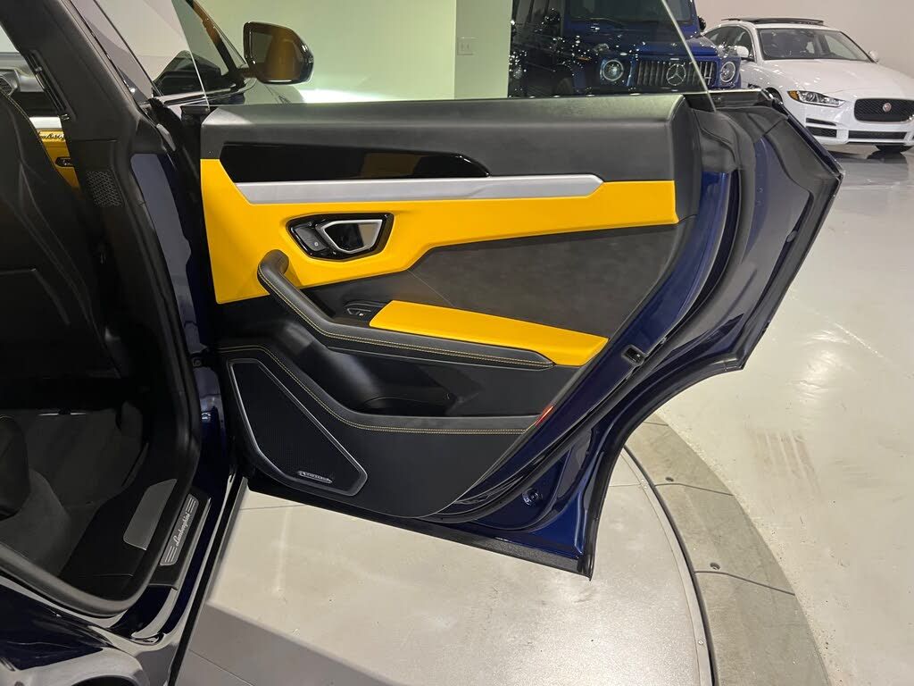 Used 2021 Lamborghini Urus AWD/4WD image 24