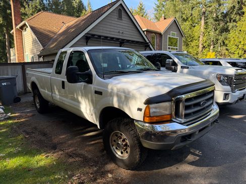 Used 2001 Ford F250 4x4 SuperCab Super Duty image 2