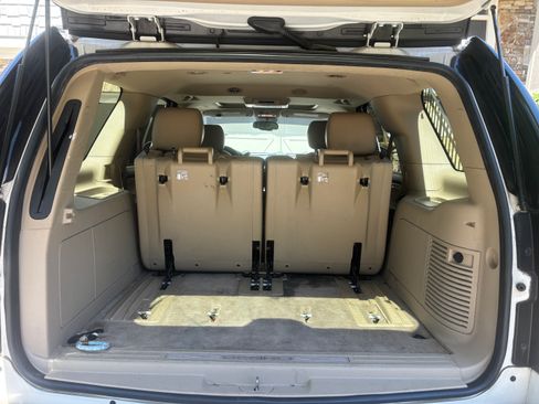 Used 2011 GMC Yukon Denali image 8