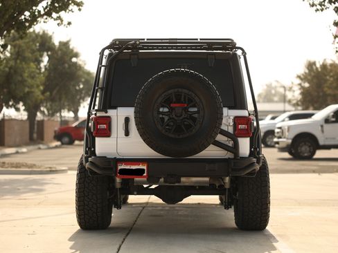 Used 2024 Jeep Wrangler Unlimited Rubicon w/ Capability Package image 8