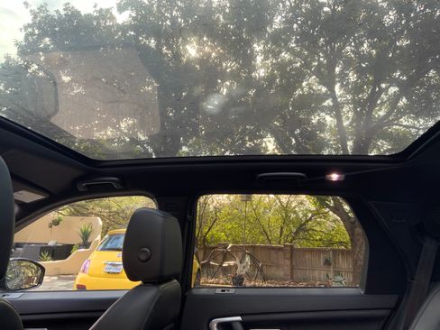 Used 2017 Land Rover Discovery Sport HSE image 13