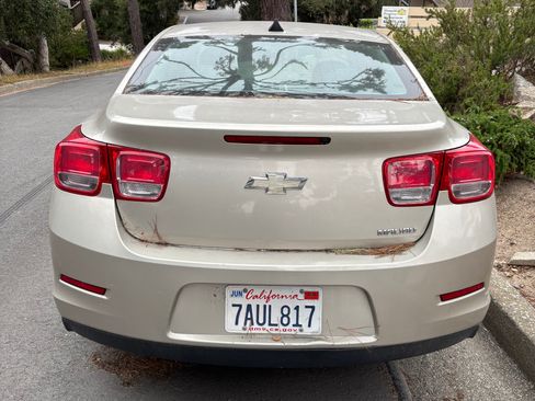 Used 2013 Chevrolet Malibu LS FWD image 2