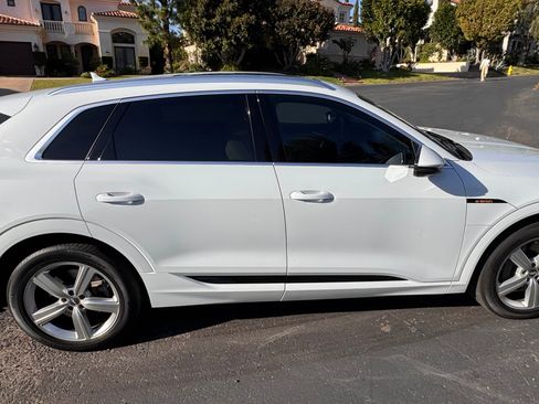 Used 2019 Audi e-tron Premium Plus image 5