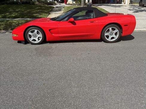 Used 1998 Chevrolet Corvette Convertible w/ Performance Handling Pkg image 2
