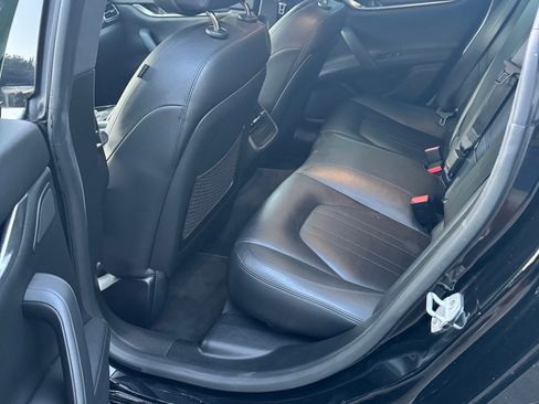 Used 2018 Maserati Ghibli RWD image 12