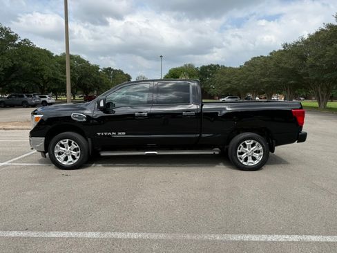 Used 2018 Nissan Titan SV w/ SV Convenience Package AWD/4WD image 2