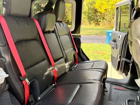 Used 2020 Jeep Wrangler Unlimited Rubicon w/ Quick Order Package 28Y Recon image 11