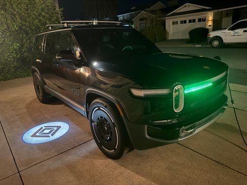 Used 2025 Rivian R1S Adventure image 14