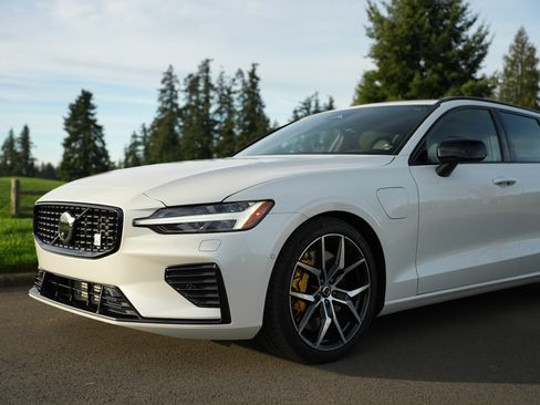 Used 2025 Volvo V60 T8 Polestar w/ Protection Package Premier image 4