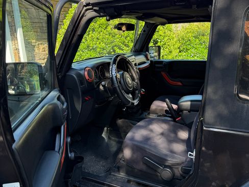 Used 2013 Jeep Wrangler Sport w/ Connectivity Group AWD/4WD image 10