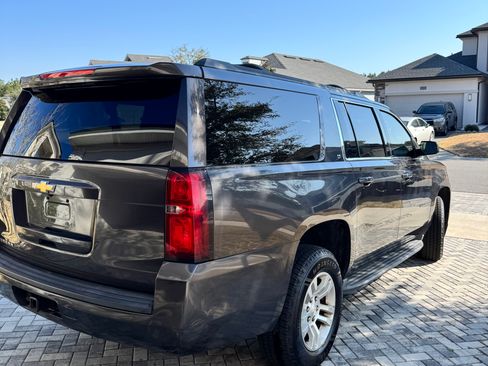 Used 2016 Chevrolet Suburban LT image 5