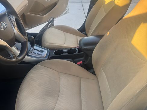 Used 2013 Hyundai Elantra GLS image 11
