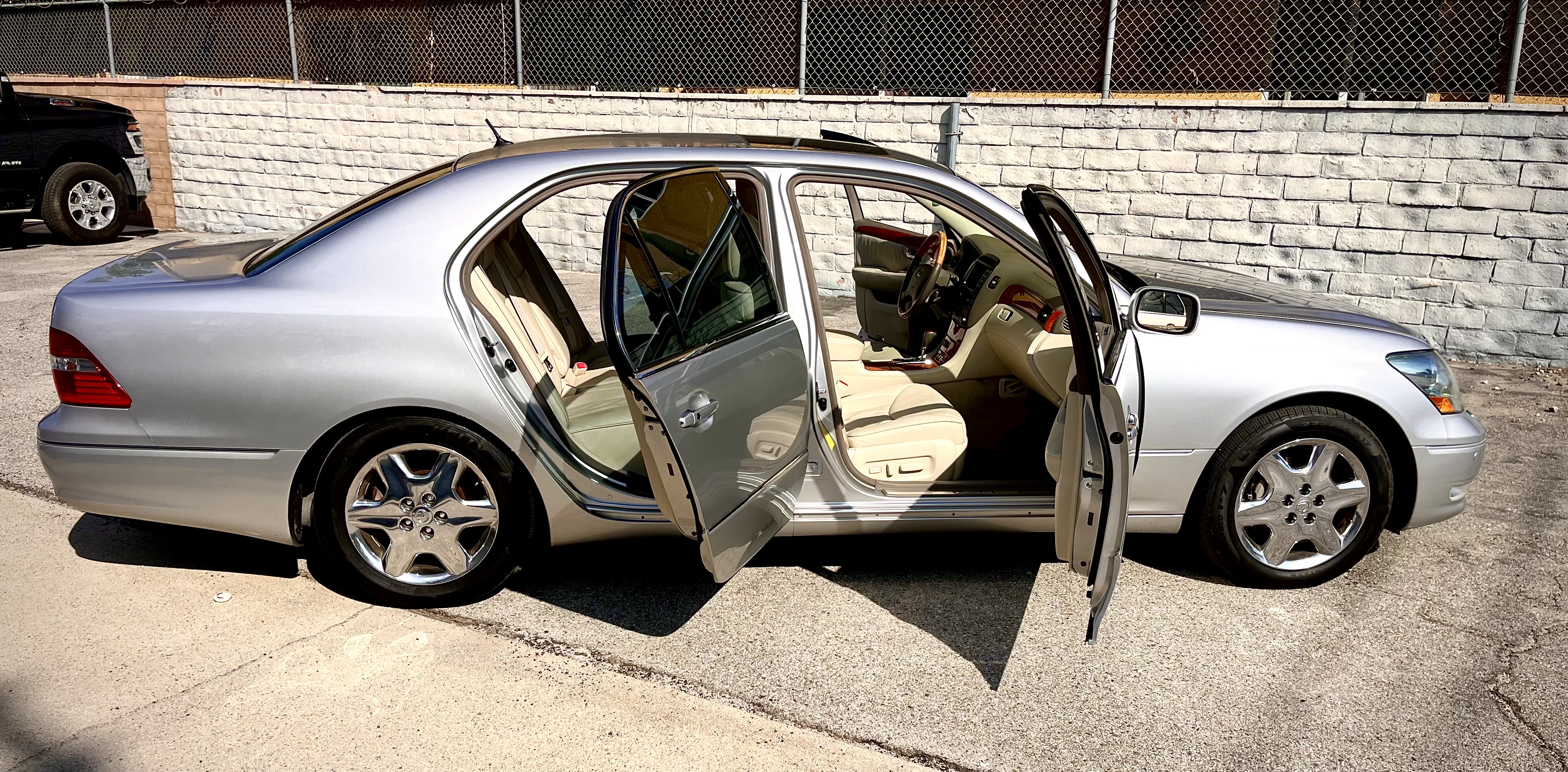 Used 2004 Lexus LS 430 RWD image 9