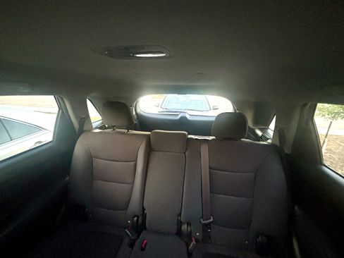 Used 2011 Kia Sorento LX w/ Convenience Pkg image 18