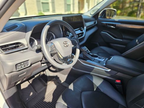 Used 2021 Toyota Highlander Platinum image 6