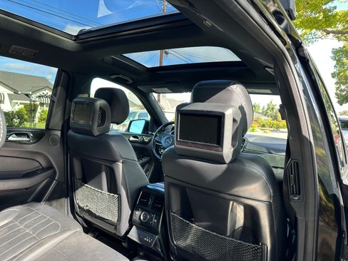 Used 2017 Mercedes-Benz GLS 450 4MATIC image 2