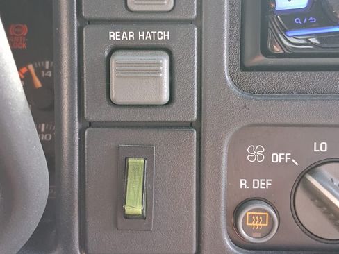 Used 1996 Chevrolet Tahoe 4WD 2-Door image 17