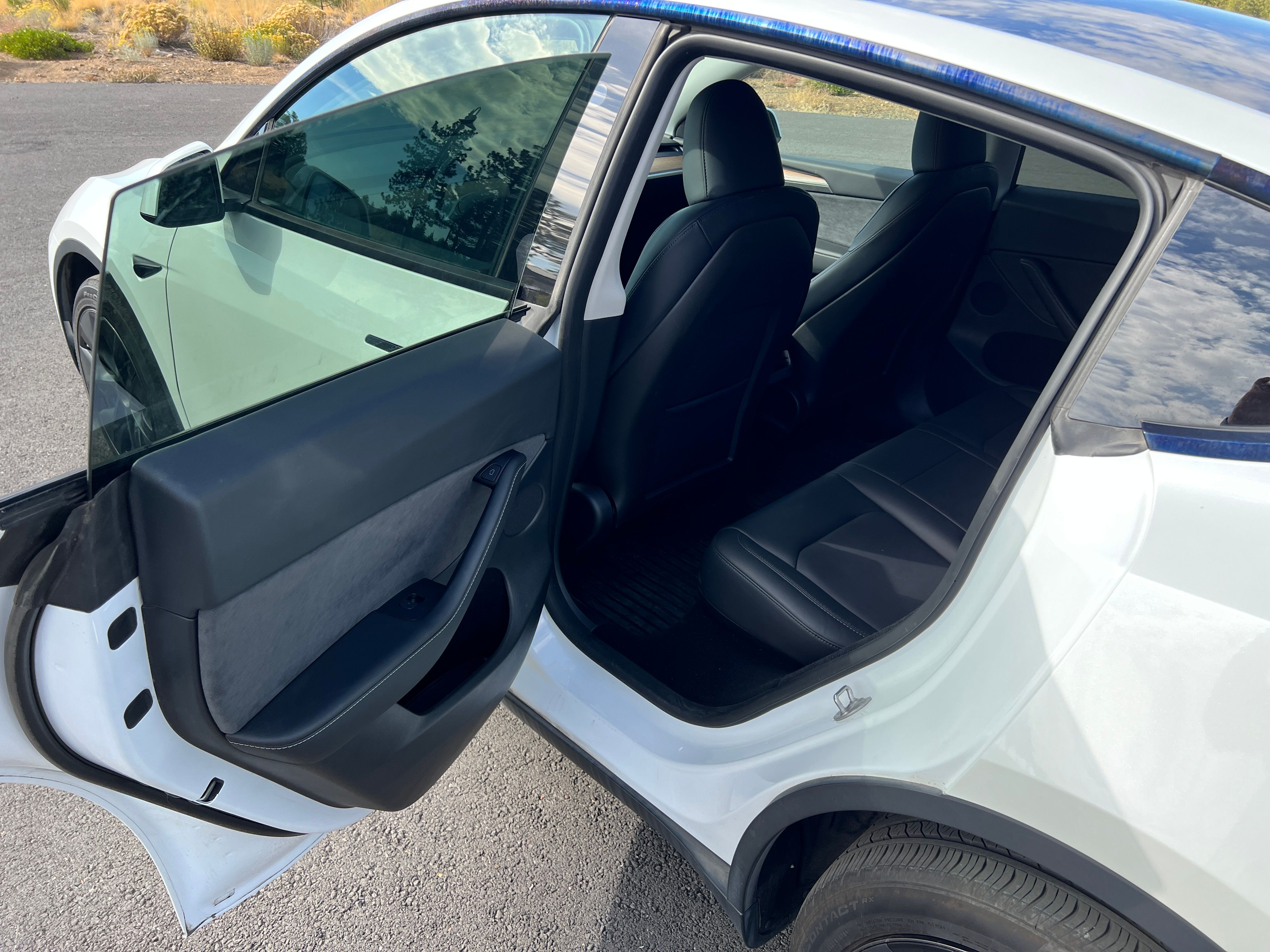 Used 2024 Tesla Model Y Long Range AWD/4WD image 19