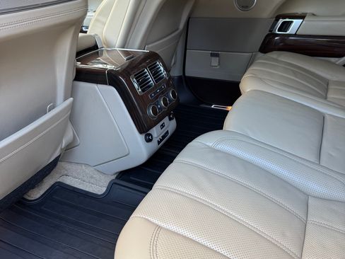 Used 2016 Land Rover Range Rover Long Wheelbase Autobiography image 9