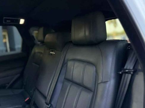 Used 2018 Land Rover Range Rover Sport HSE image 11