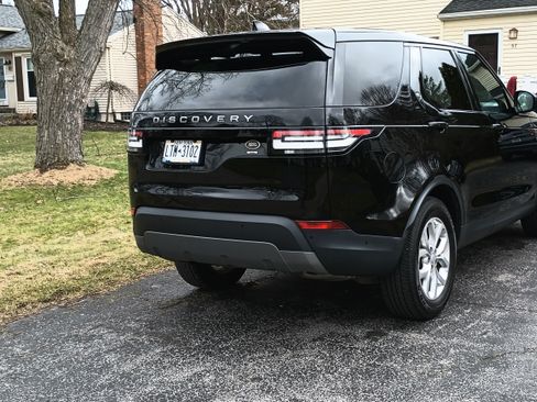 Used 2020 Land Rover Discovery SE image 10