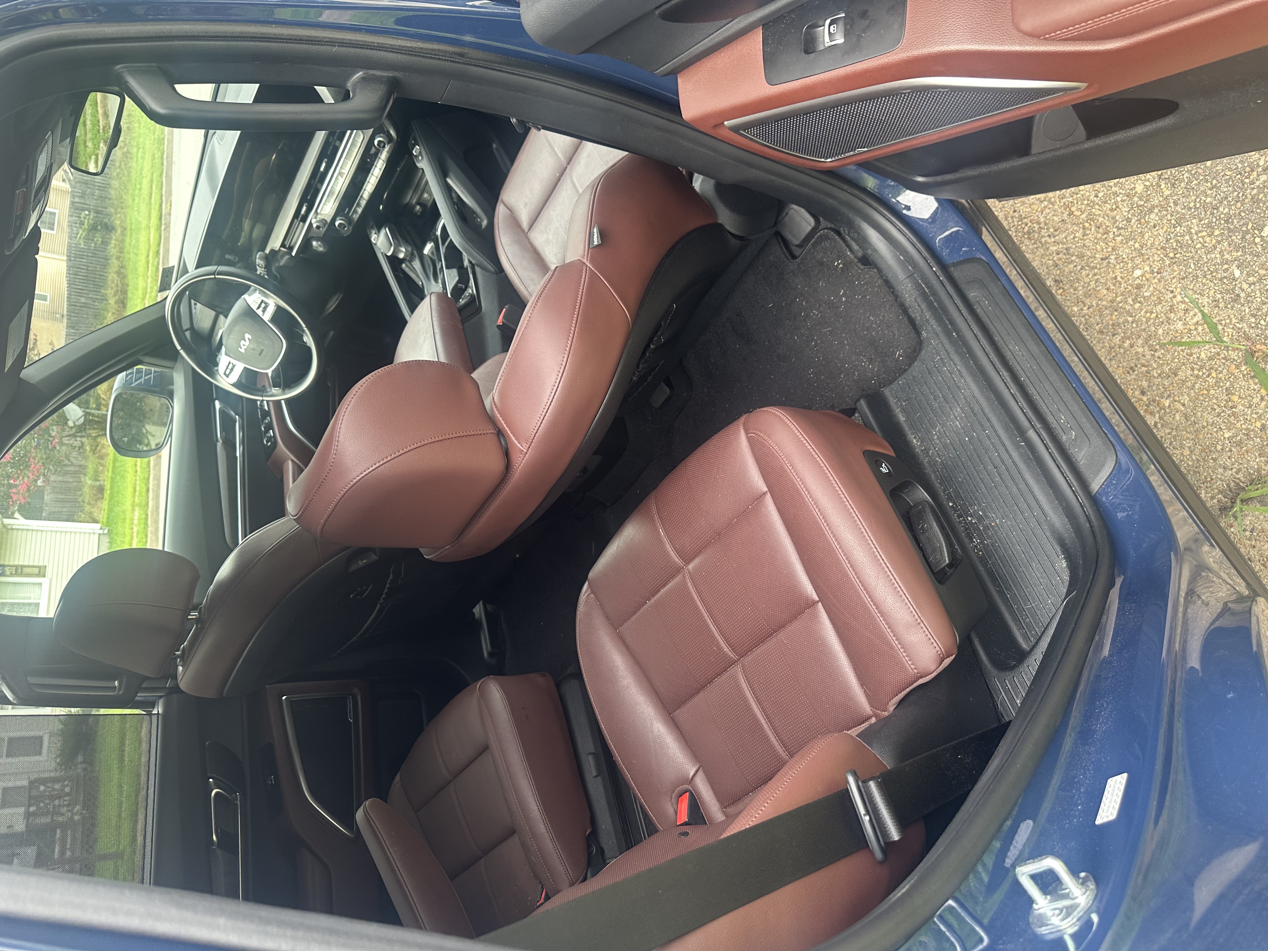 Used 2024 Kia Telluride EX w/ EX Captain's Chair Package FWD image 10