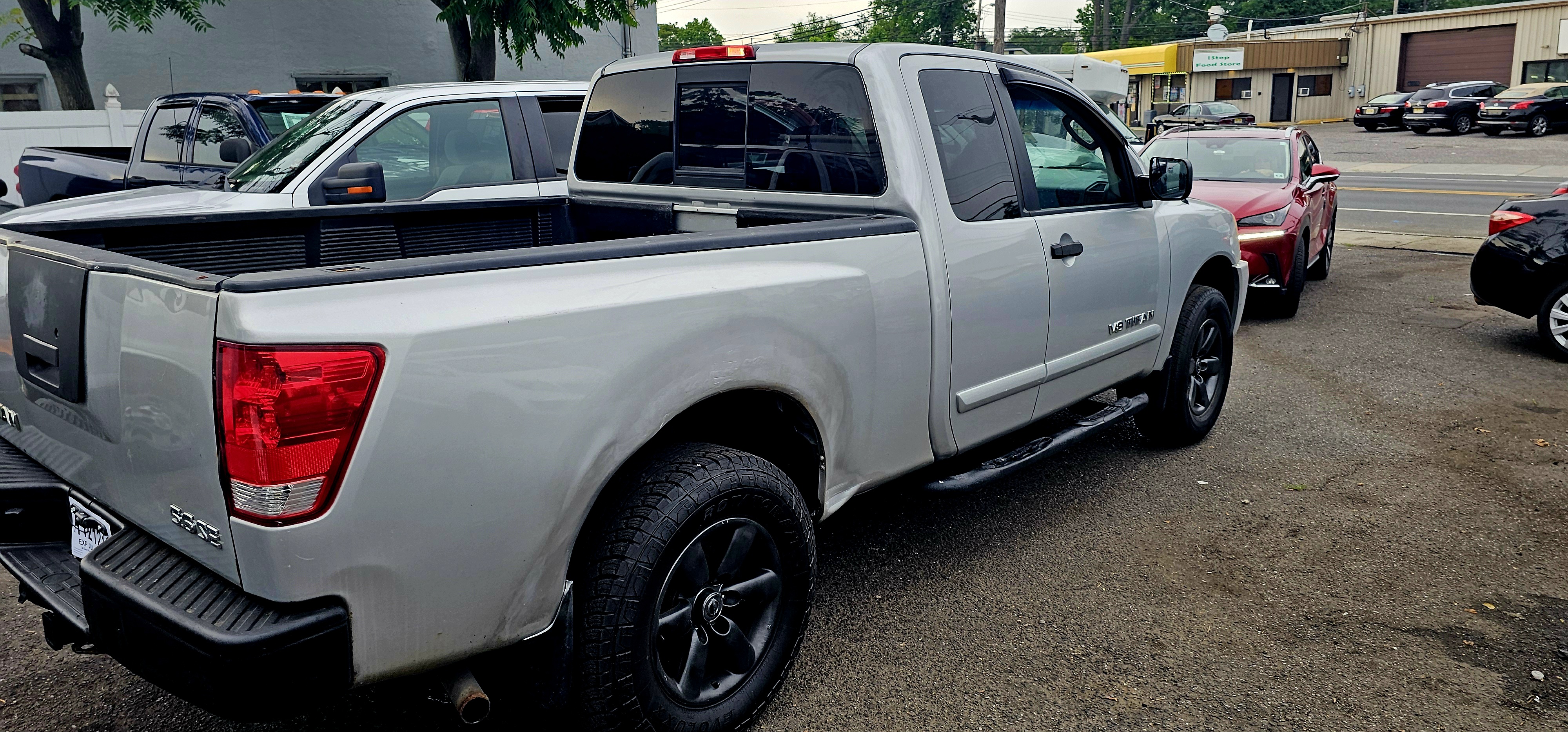 Used 2009 Nissan Titan SE AWD/4WD image 12