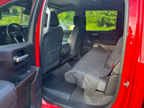 Used 2020 GMC Sierra 1500 Elevation w/ Elevation Value Package AWD/4WD image 9