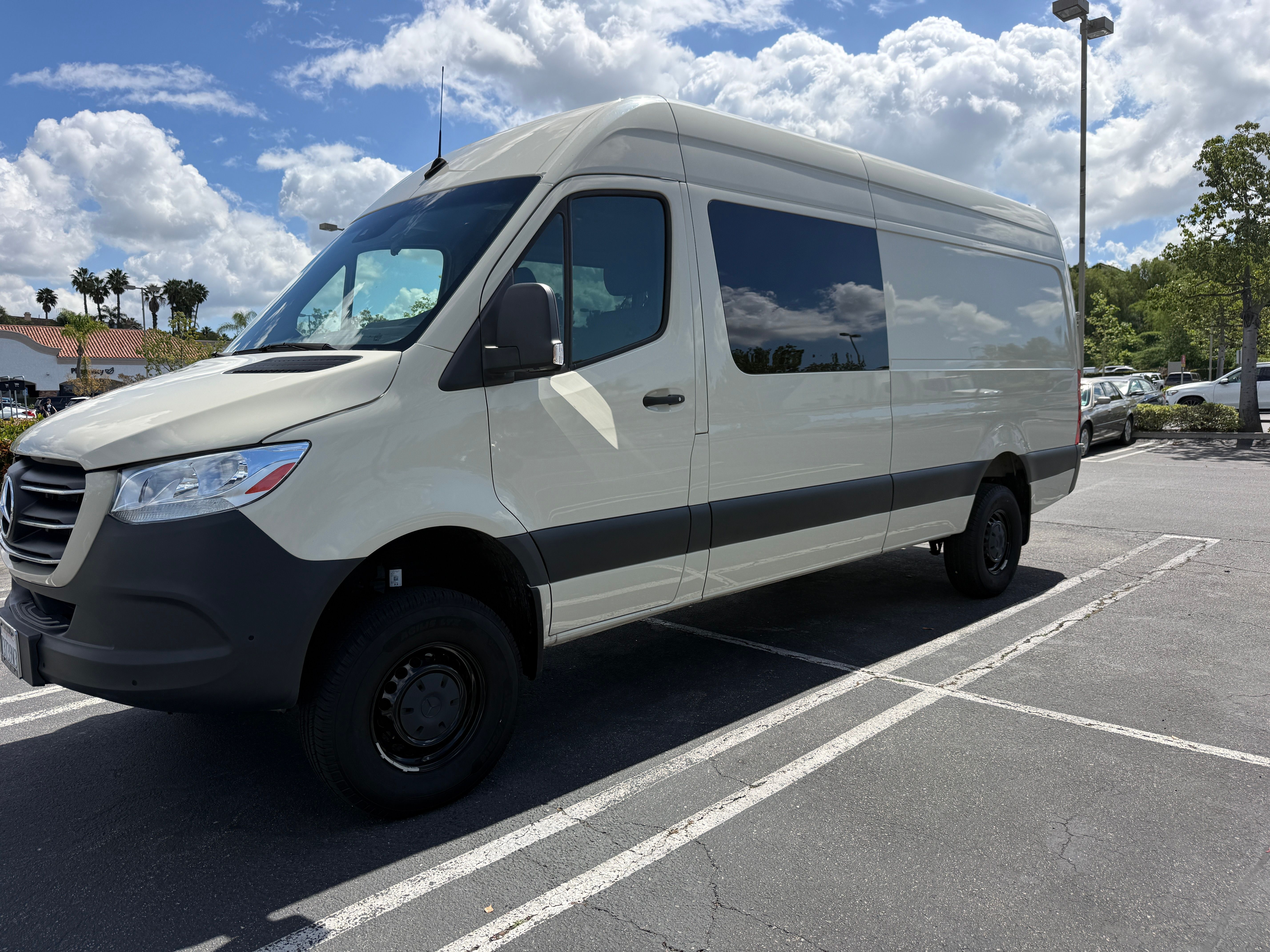 Used 2023 Mercedes-Benz Sprinter 2500 image 9