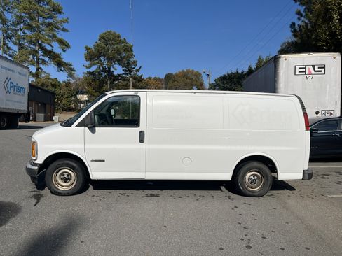 Used 2000 Chevrolet Express 1500 image 2