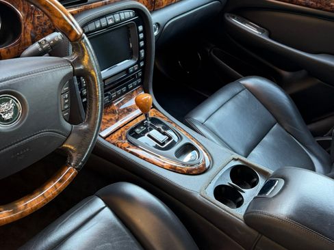 Used 2004 Jaguar XJ8 RWD image 26