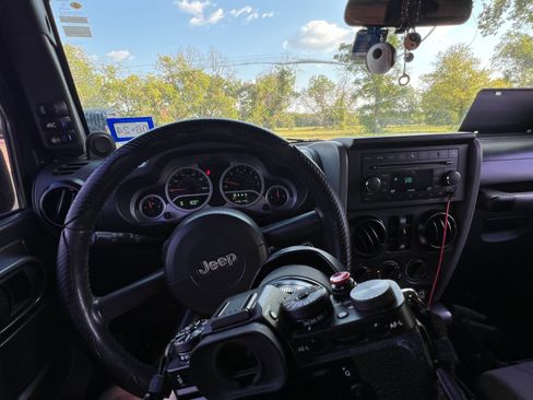 Used 2010 Jeep Wrangler Unlimited Sport image 8