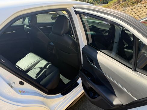 Used 2019 Toyota Camry SE image 8