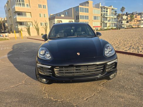 Used 2017 Porsche Cayenne Platinum Edition image 24
