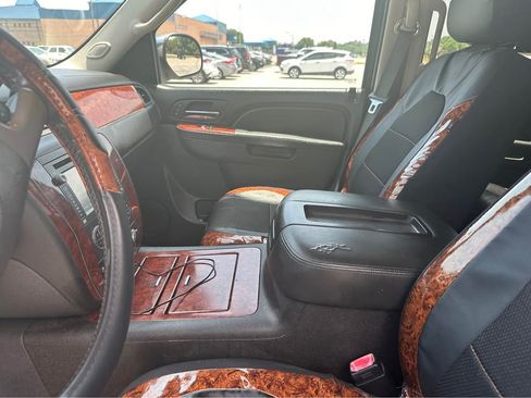 Used 2012 Chevrolet Tahoe LTZ image 19