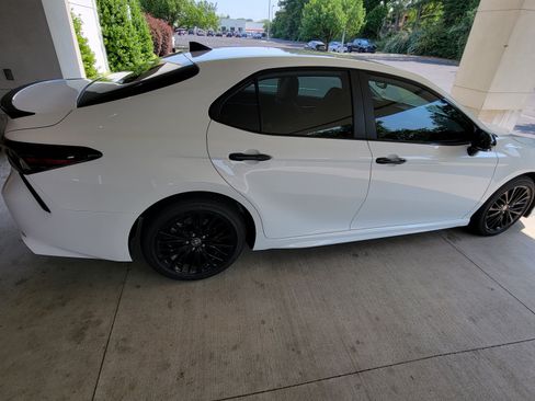 Used 2022 Toyota Camry SE image 4